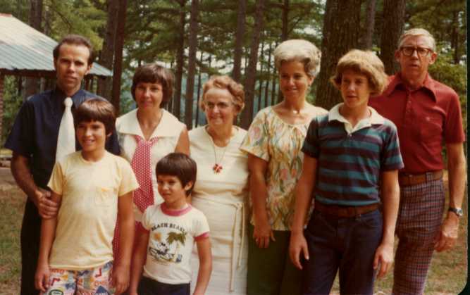 almasnipeshough_family_1976.jpg